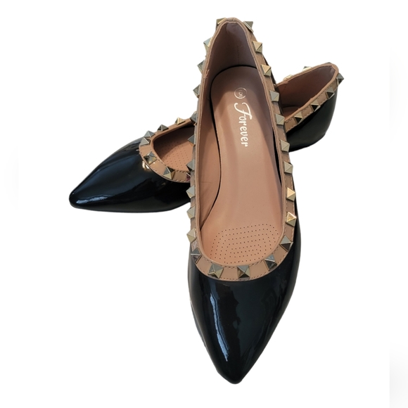 forever Shoes - Forever Womens Poited  Flat Black Shoes Size 6.5